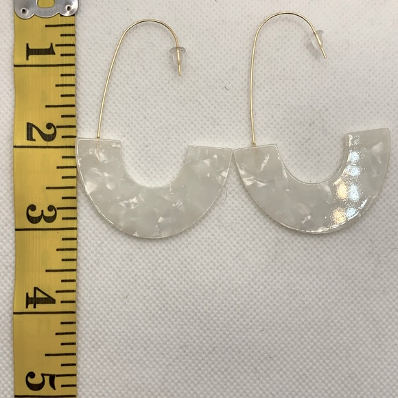 🎉 3 for $25 Pearlescent White Open Statement Earrings w/Hook Type Backing NWOT - Picture 6 of 7